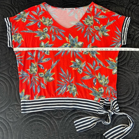 Tropical Print Tee w/ Stripe Trim - Picture 4 of 6